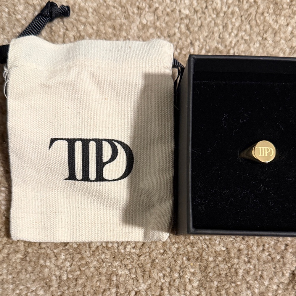 Taylor Swift Black and Gold Box - Picture 3 of 5